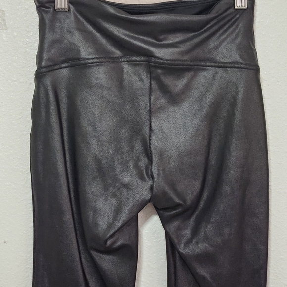 Spanx faux leather like leggings size medium - Picture 8 of 16